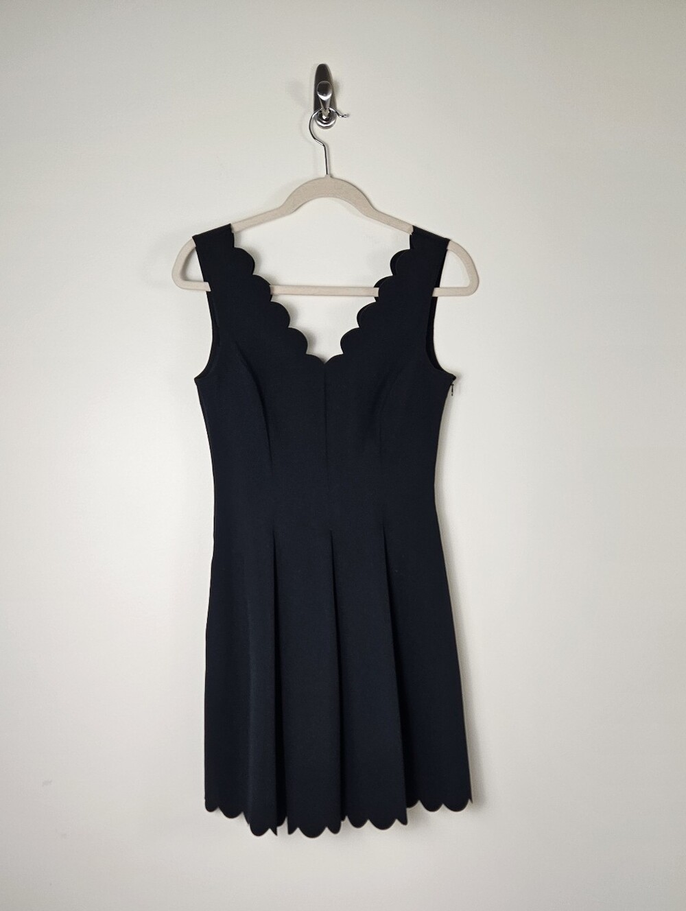 NWT Banana Republic Scalloped Edge Fit and Flare Black Mini Dress Size 2 - Picture 3 of 9